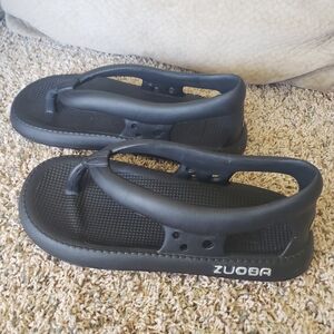 Zuoba Black Foam Flip Sandals
